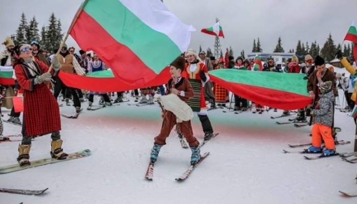 Ски спускане с носии от вр.Снежанка на 3-ти март в Пампорово